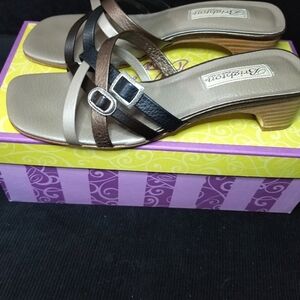 Brighton strappy stacked heel sandals Sz 8.5